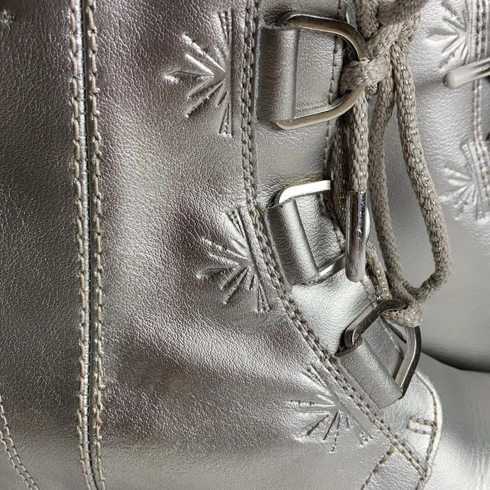 Sorel Disney Joan of Arctic Frozen Silver Metallic Waterproof Boots Kids 3 Elsa
